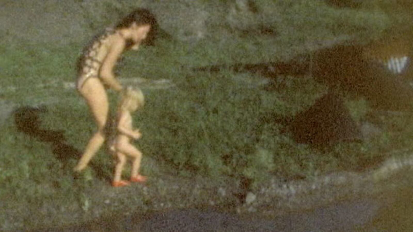 articles/2010/07/17/max-fish-lost-at-sea/dash-snow---gallery-launch_lj73j7