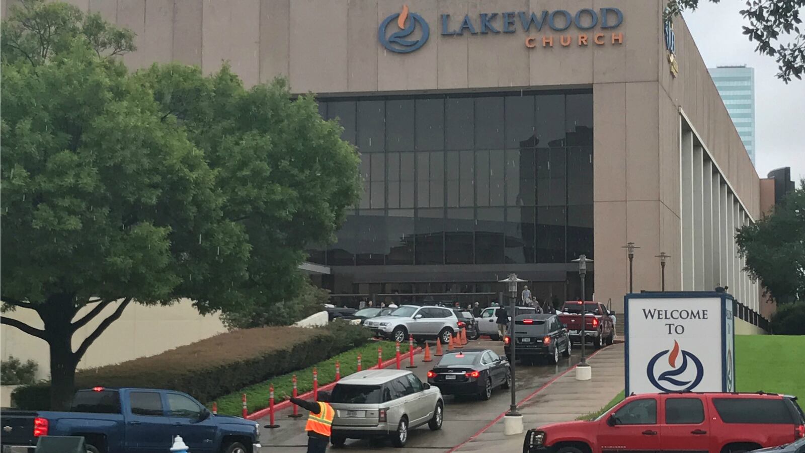 170829-joel-osteen-church-open-cheat_eorae5