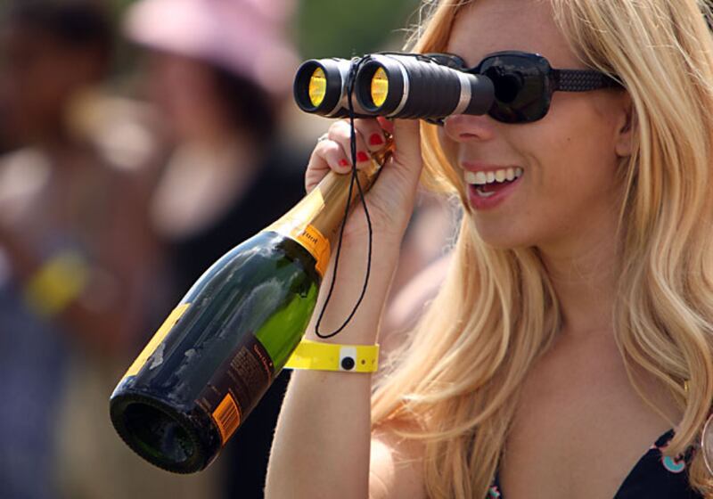 galleries/2009/05/29/prince-harry-in-new-york/prince-harry-visits-ny---polo-fan_z244av