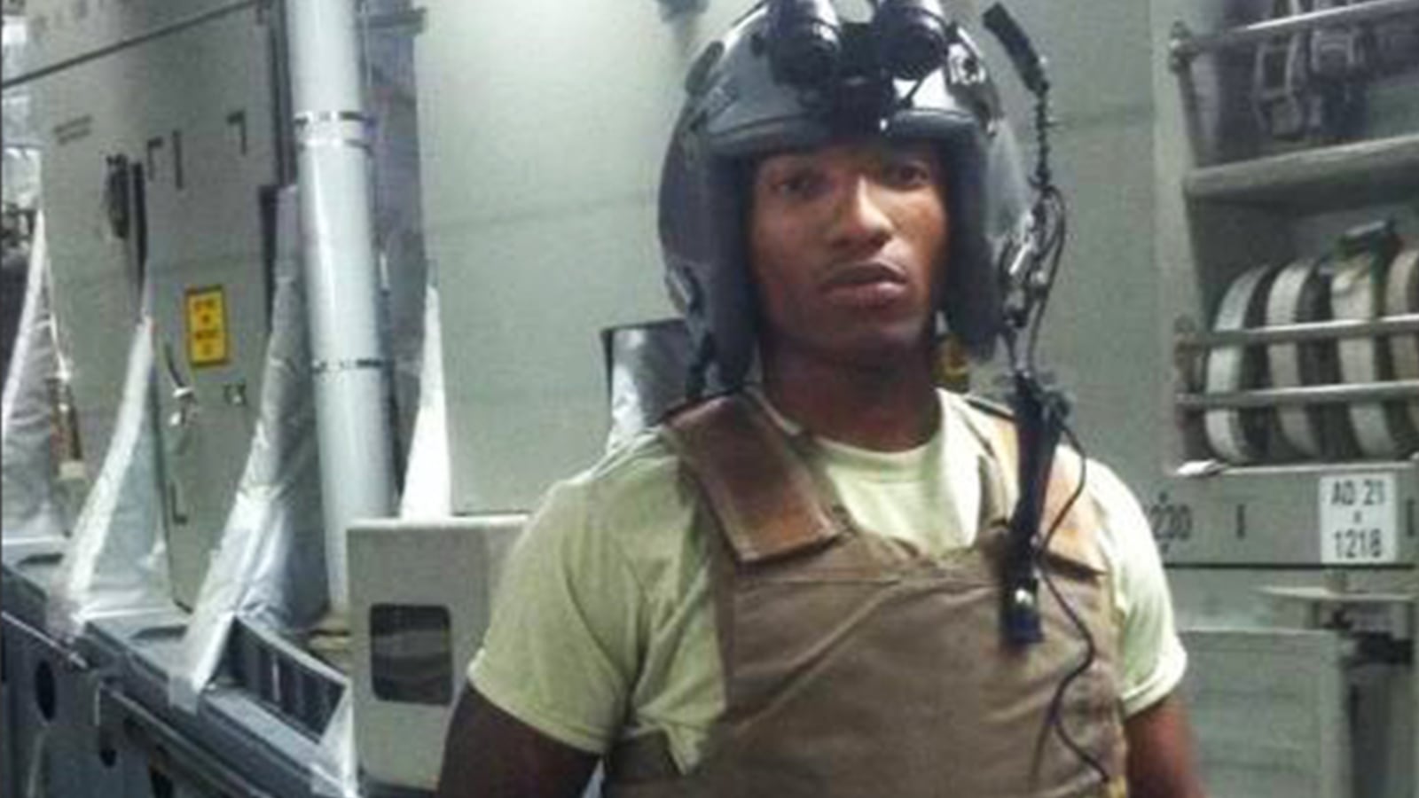 articles/2016/05/05/was-this-cop-a-gangster-disciples-executioner/160504-briquelet-police-gang-tease_wavr0e