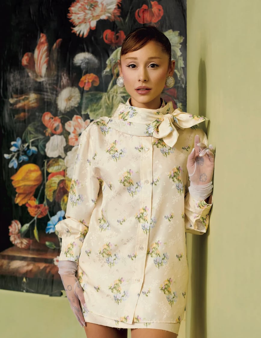 Ariana Grande's six fingers as seen in the Vogue photo shoot.