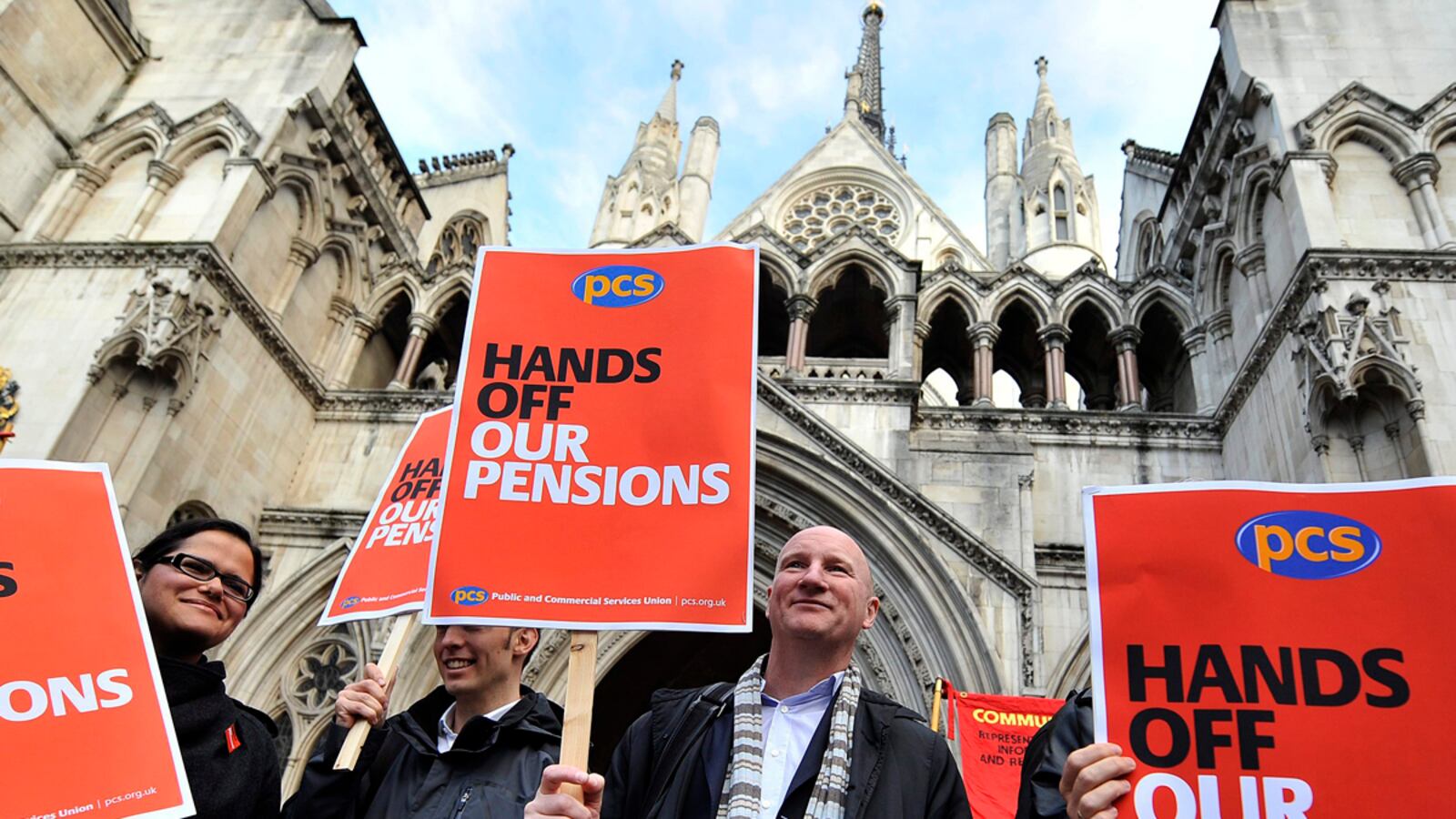 cheats/2011/11/29/britain-goes-on-strike/uk-pension-strike-newscheat_ncxkpe