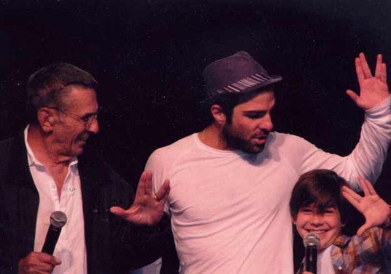 galleries/2010/11/18/best-celebrity-twit-pics/twitpi1118---leonard-nimoy_qinmnb