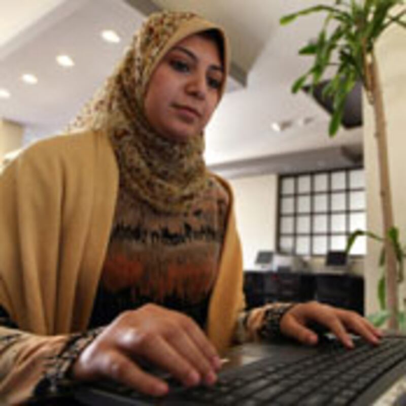 articles/2010/01/25/egypts-internet-crackdown/keyes-egypt-internet_77515_d1kqwr