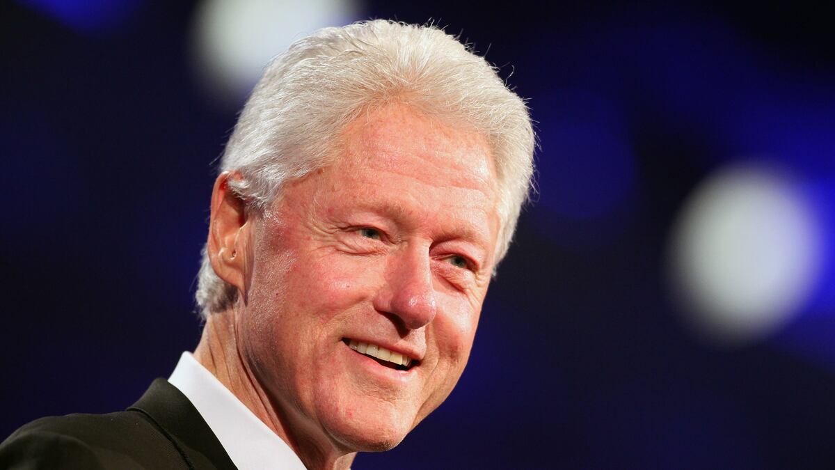 articles/2011/11/08/bill-clinton-s-back-to-work-7-juicy-bits/bill-clinton-speed-read-graham-tease_skfbh9