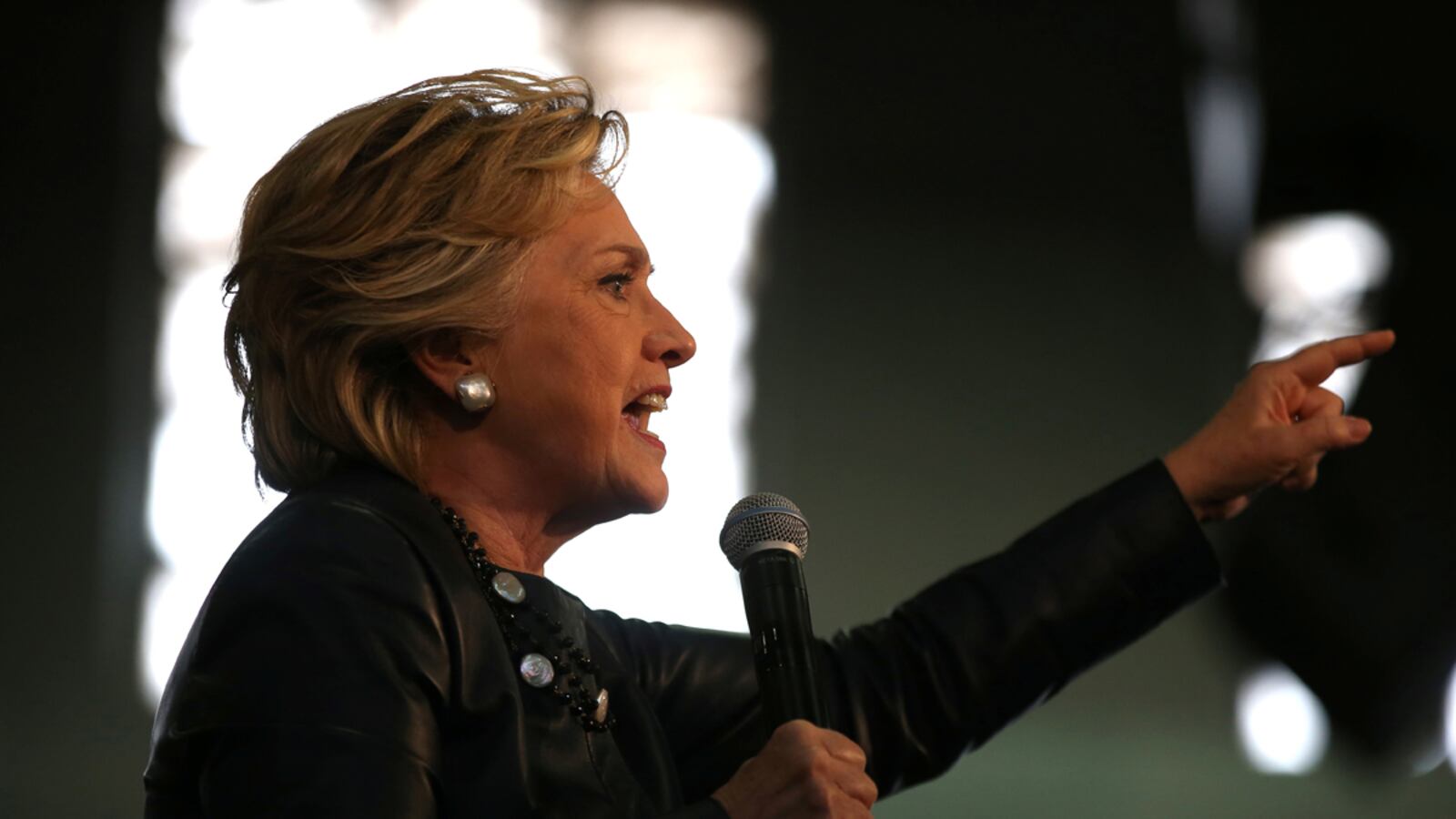 cheats/2016/10/14/clinton-u-s-could-ring-china/161014-hillary-china-cheat_dtutez