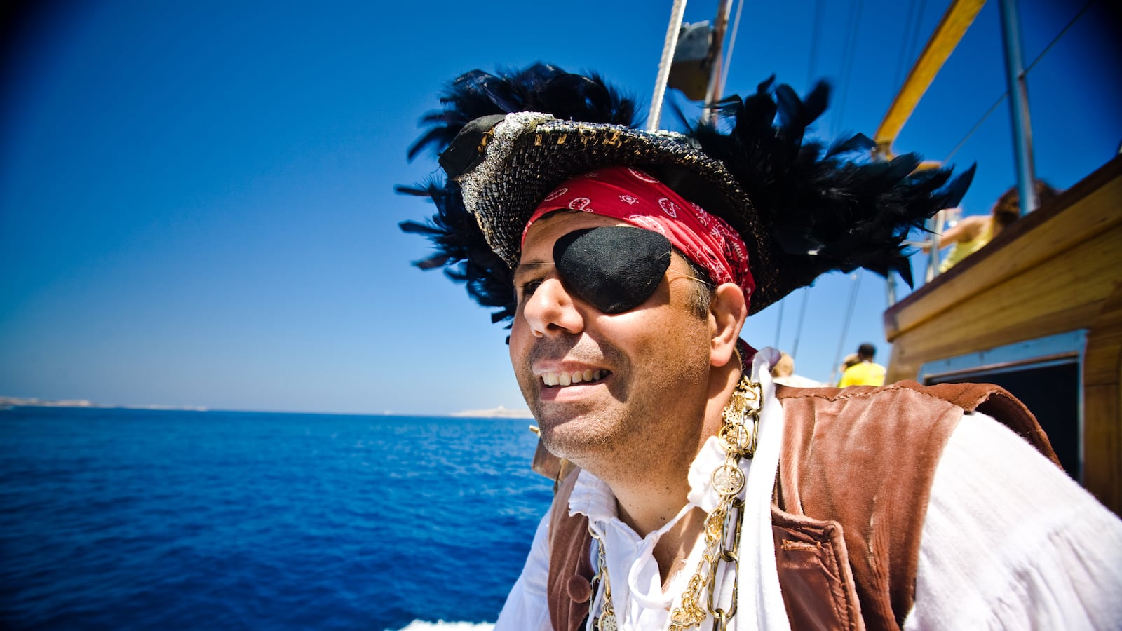 articles/2013/12/10/body-hack-how-to-see-in-the-dark-like-pirates/131209-ries-how-to-see-in-dark-tease_pw5hwj