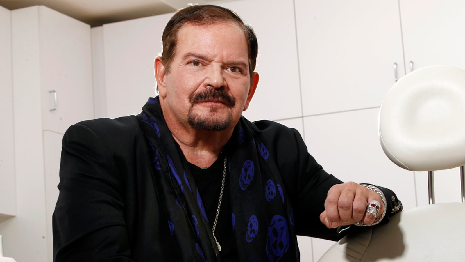 articles/2011/12/05/michael-jackson-dermatologist-arnold-klein-under-investigation/jackson-doctor-klein-dimond_txcj2n