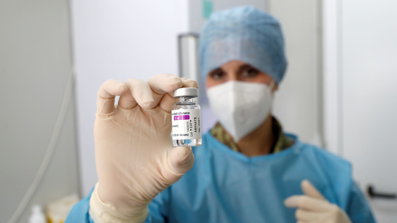 2021-02-23T111500Z_2069177532_RC2BYL9F43X2_RTRMADP_3_HEALTH-CORONAVIRUS-ITALY-VACCINE_u65ble