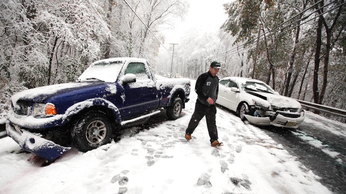 cheats/2011/10/30/three-deaths-blamed-on-snow-storm/3-dead-northeast-snow-storm-cs_rrtmh8