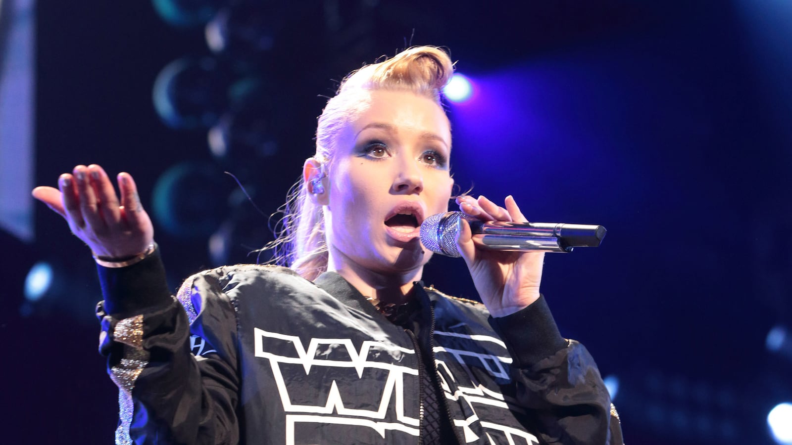 articles/2014/12/29/the-cultural-crimes-of-iggy-azalea/141226-zimmerman-iggy-tease_uidcbm