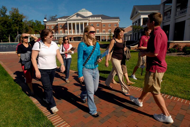 galleries/2014/11/06/25-colleges-with-the-worst-return-on-investment-photos/2013-college-rankings-elon-university_zhvbfg