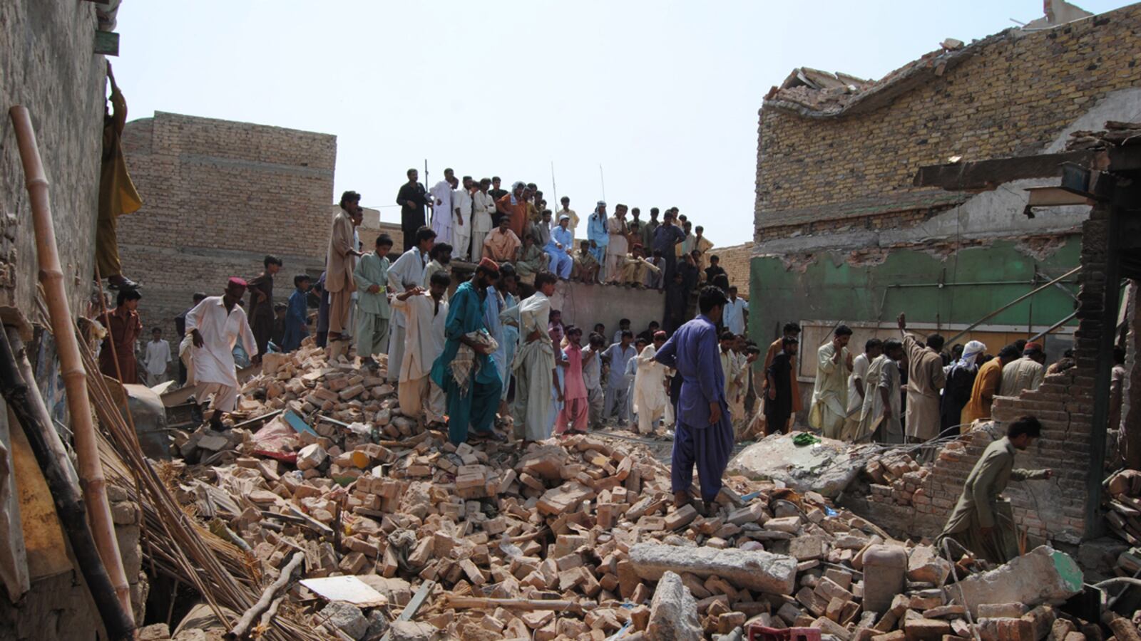 cheats/2011/08/14/11-dead-in-pakistan-hotel-blast/pakistan-hotel-bombing_fxxrfx