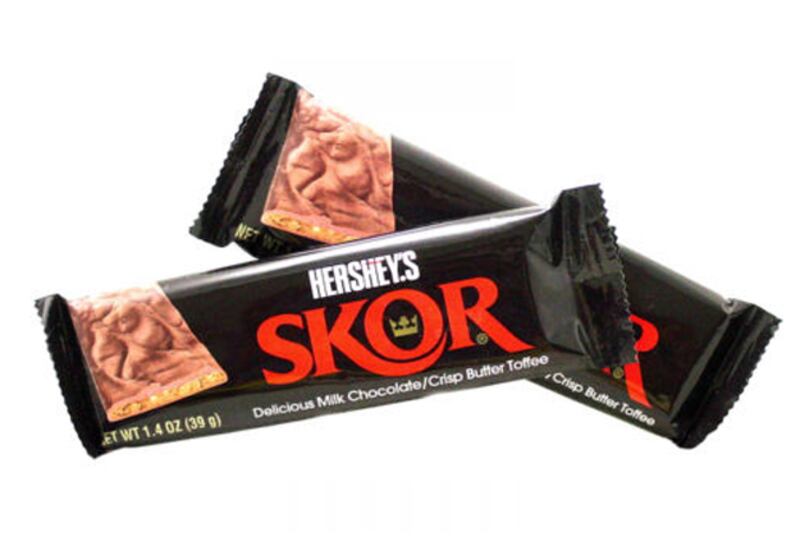 galleries/2010/10/18/halloween-candy/halloween-candy---skor-toffee-bar_dj7wdp