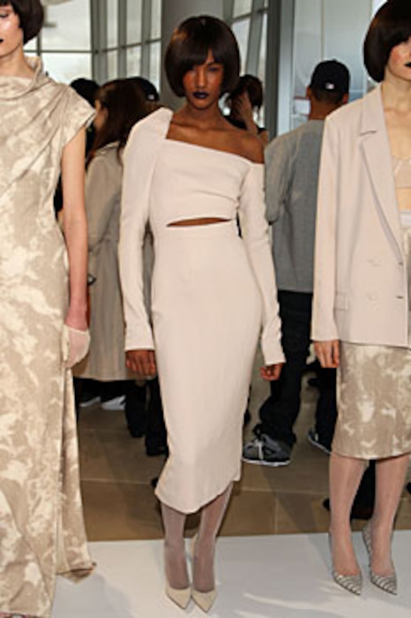 galleries/2009/02/17/peek-a-boo-chic/fashion-cut-out---rachel-roy_slx6t5