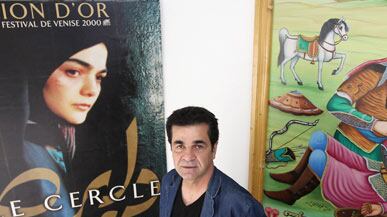 articles/2010/12/25/iranian-president-mahmoud-ahmadinejads-brutal-artist-crackdown/memarian-jafar_148983_nd7hxi