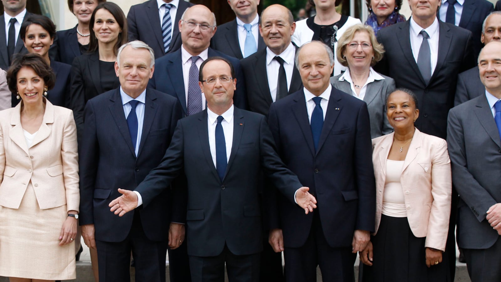 articles/2012/05/18/french-president-francois-hollande-goes-to-washington/hollande-france-first-week-mcnicoll_cetczi