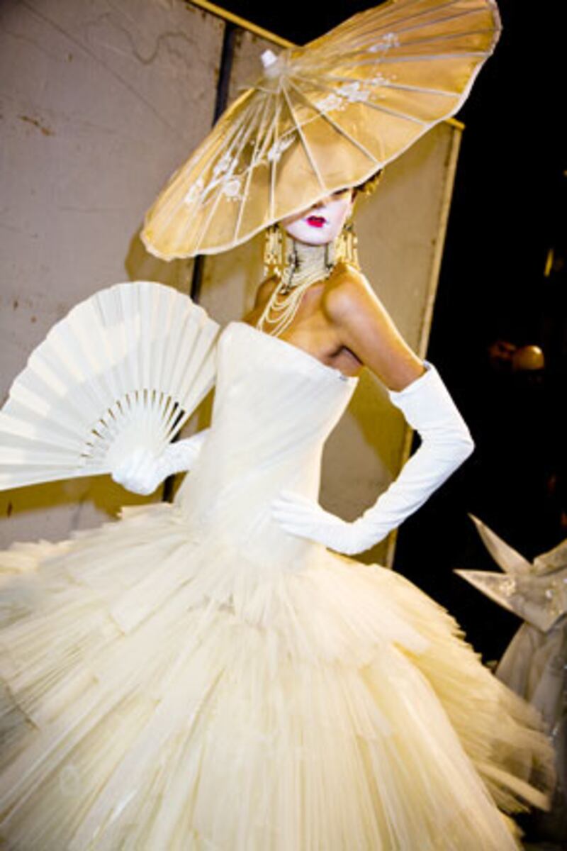 galleries/2009/12/18/backstage-dior/dior-3_jhlr8p