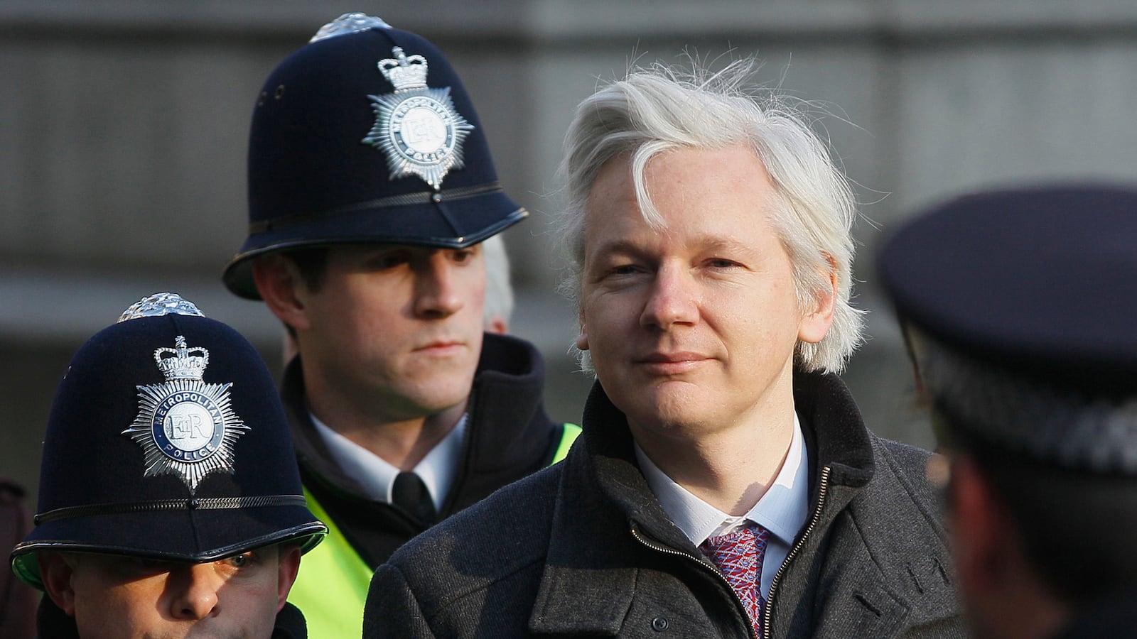 cheats/2012/06/20/assange-could-face-arrest/assange-asylum-ecuador-cheat_fzeibj