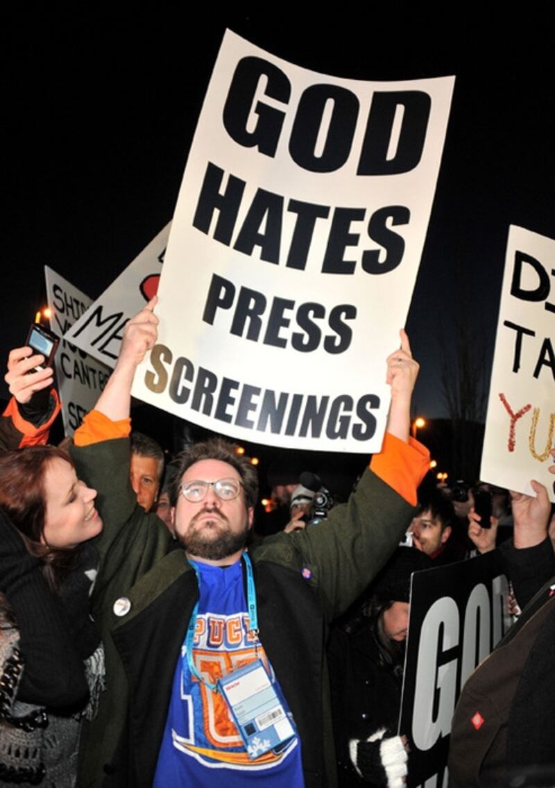articles/2011/01/25/kevin-smith-indie-god-or-disappointment/kevin-smith-sundance-protest_dmrnuo
