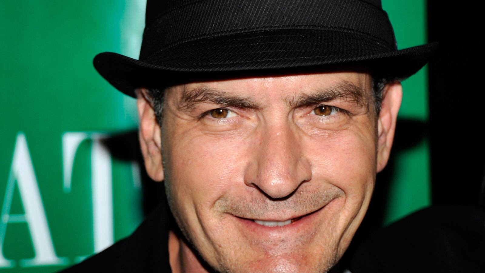 cheats/2011/07/18/charlie-sheen-to-star-in-tv-show-based-on-anger-management/charlie-sheen-cheat_rjoqml