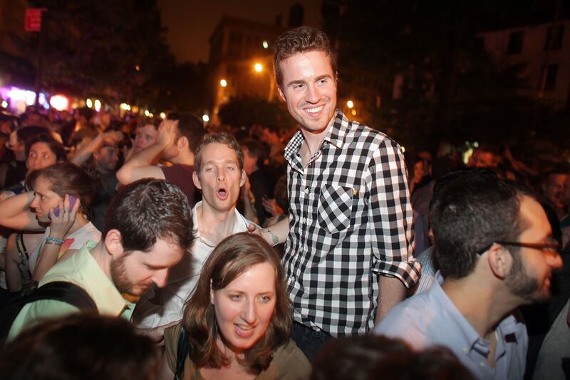 galleries/2011/06/25/new-york-approves-gay-marriage/gay-marriage-approved-new-york-1_iiga5s