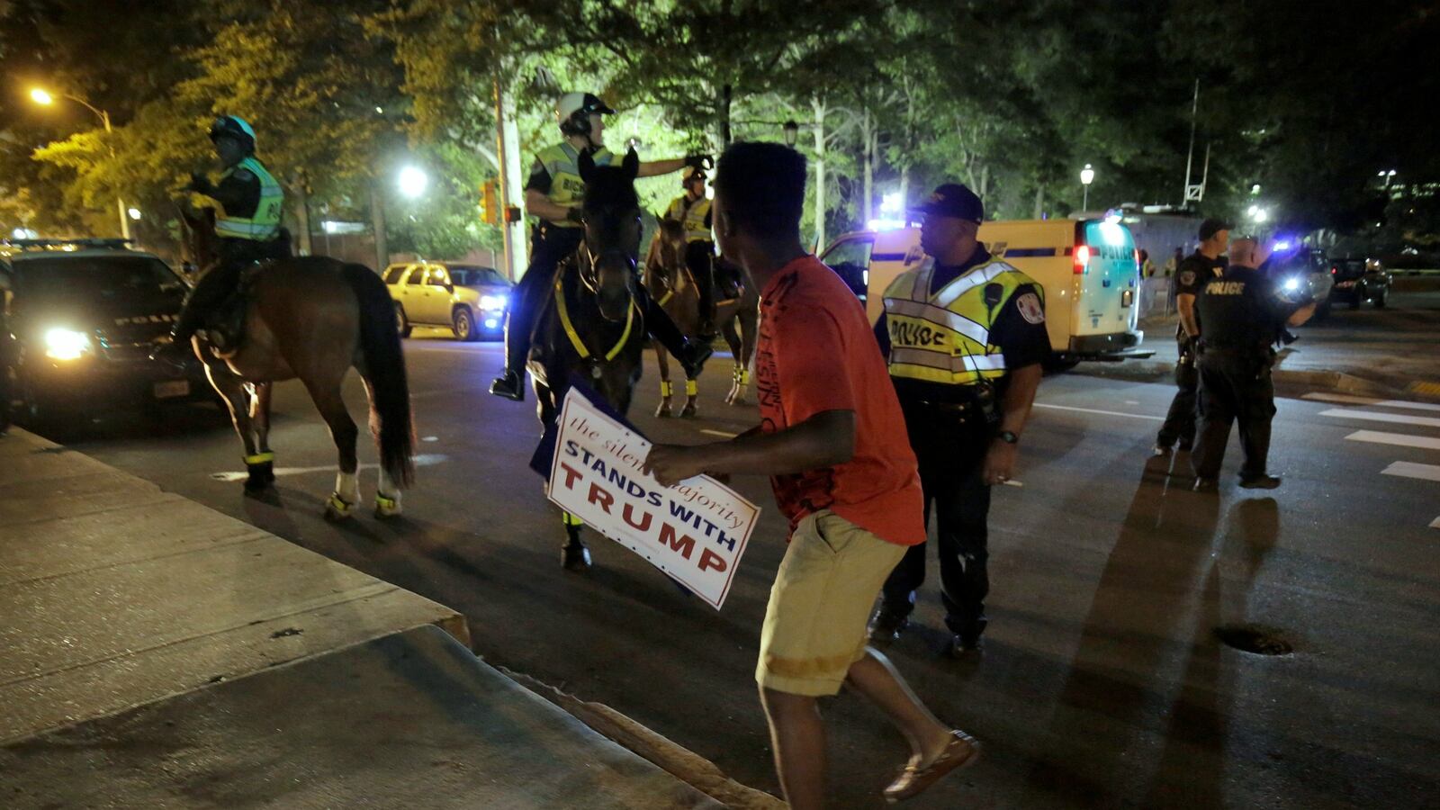 cheats/2016/06/11/clashes-erupt-at-trump-rally-in-richmond/160611-trump-richmond-clashes-cheat_v4iybu