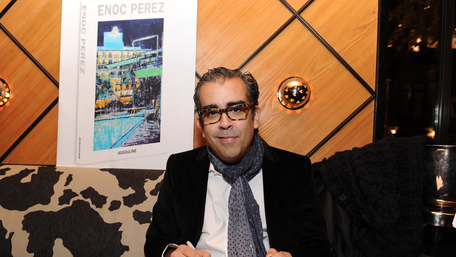 articles/2013/11/26/artist-enoc-perez-paints-the-great-cities-that-never-were/131125-enoc-perez_vadabj