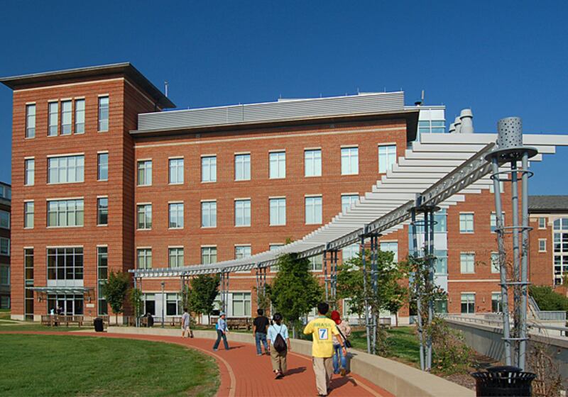 galleries/2010/12/11/druggiest-colleges/druggiest-colleges---38-denison-university_llcltk