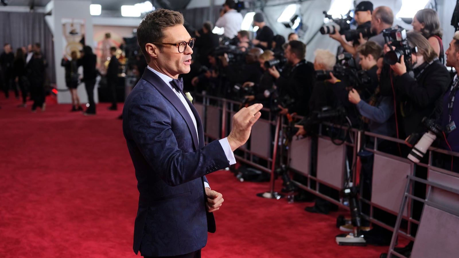 180228-fallon-seacrest-tease_cpmo7c