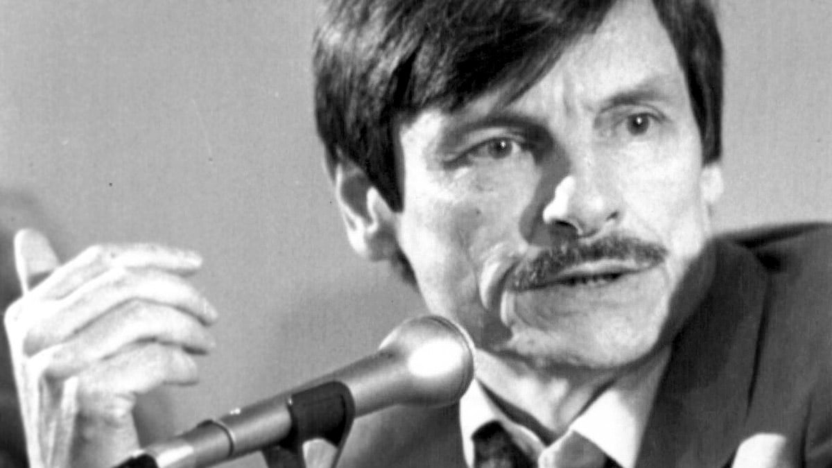 articles/2012/02/24/geoff-dyer-takes-on-andrei-tarkovsky-s-film-stalker-in-zona/Tarkovsky-film-stalker-cheat_kvu3o7