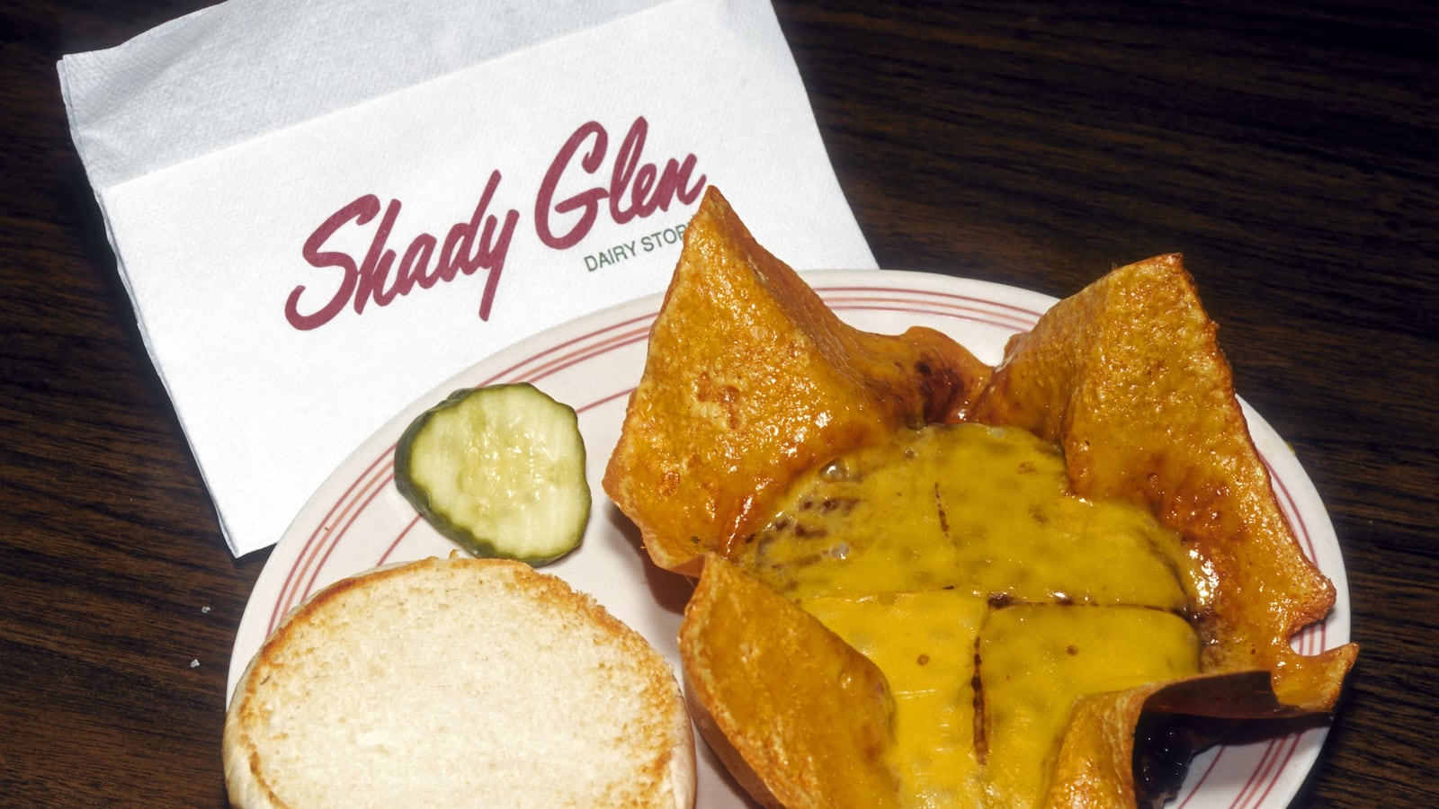 articles/2014/06/22/the-real-cheeseburger-paradise/140620-stern-cheeseburger-tease_zw67xm