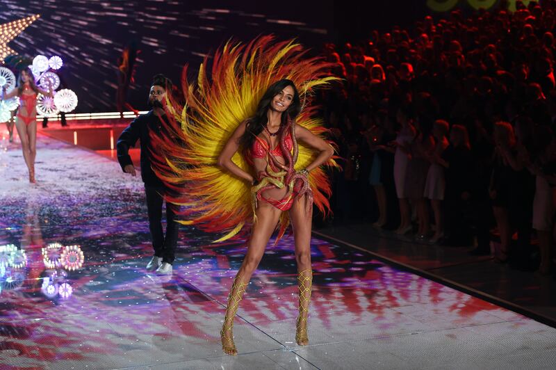 galleries/2015/11/11/the-2015-victoria-s-secret-fashion-show-angels-kardashians-panties-oh-my/151110-victoria-secret-show-05_zqjcwn