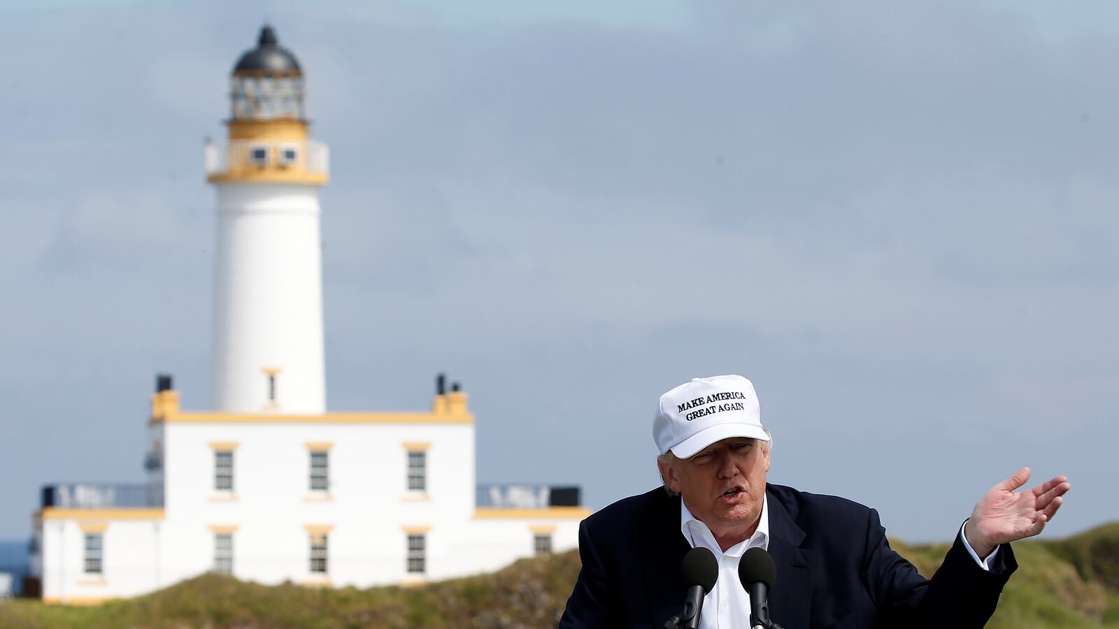 2016-06-24T120000Z_100648064_S1AETLTHIRAB_RTRMADP_3_USA-ELECTION-TRUMP_mbstdr