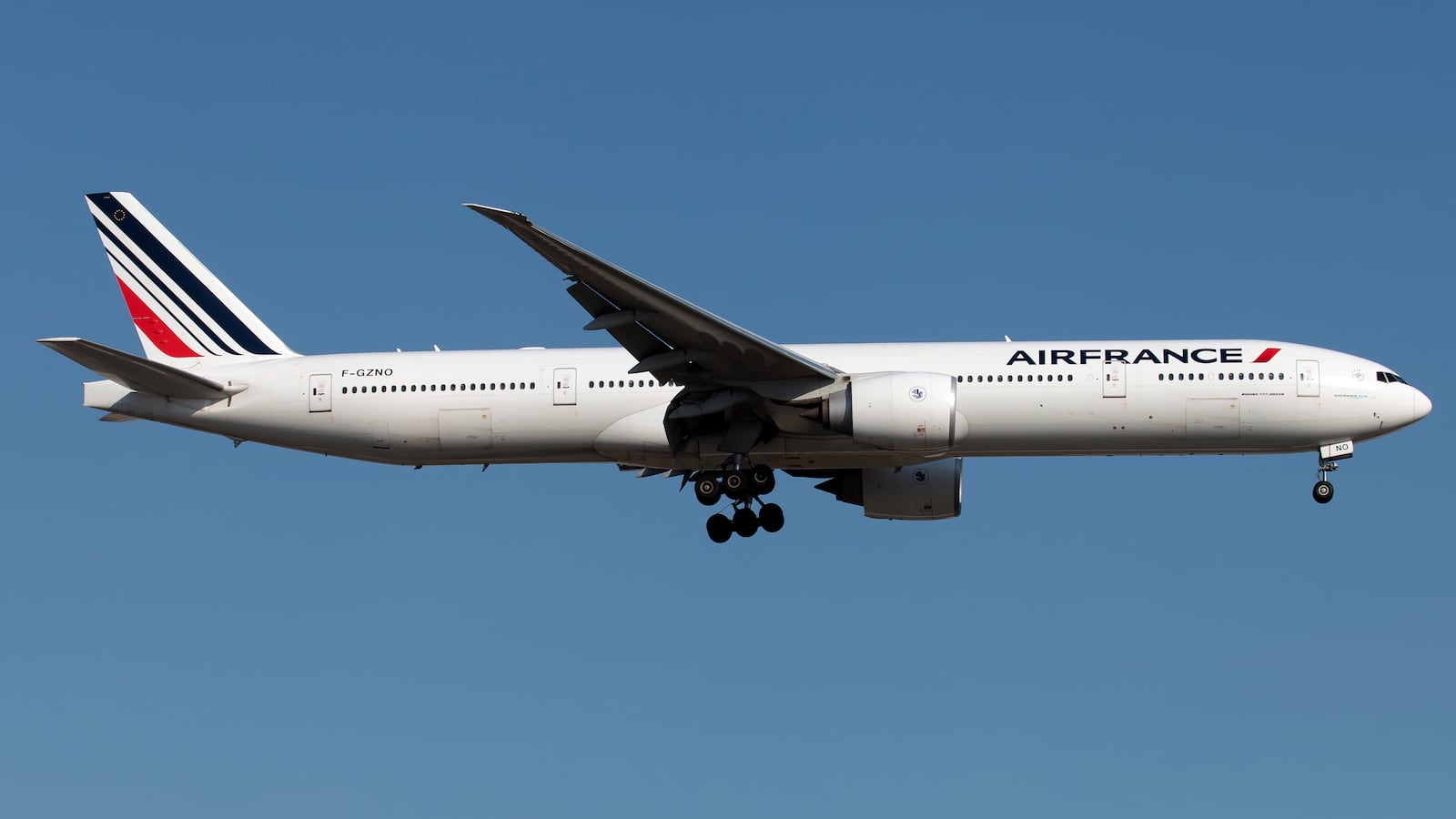 PIERRE ELLIOTT TRUDEAU INT'L AIRPORT, MONTREAL, CANADA - 2022/05/20: An Air France Boeing 777-300ER landing at Montreal Trudeau airport. (Photo by Fabrizio Gandolfo/SOPA Images/LightRocket via Getty Images)