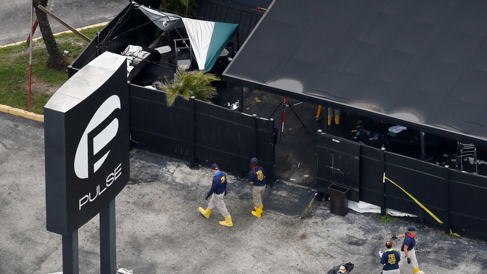 cheats/2016/10/31/omar-mateen-s-911-calls-during-massacre-released/160922-pulse-nightclub-cheat_njdhbf