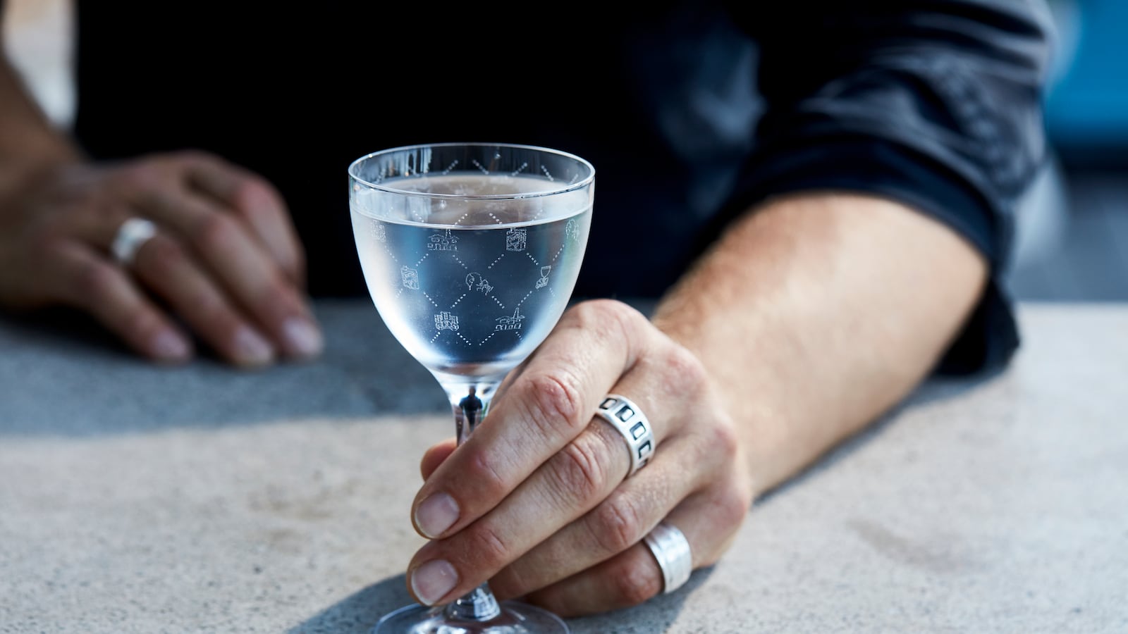 Medsker_Plymouth_HandMartini_024_cllegt