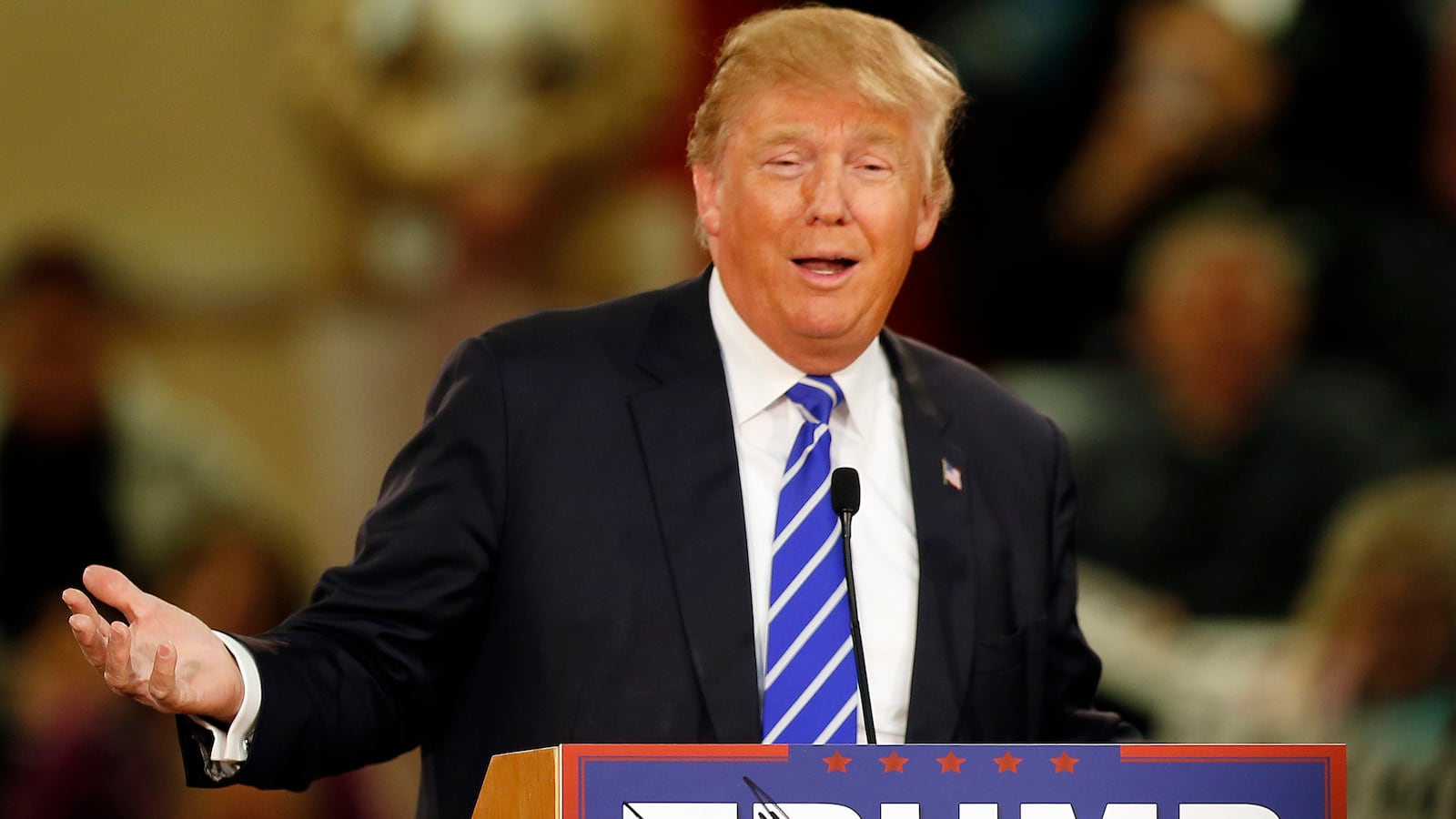 articles/2016/01/08/the-real-threat-trump-poses-to-hillary-and-us/160107-tomasky-trump-tease_gucwai