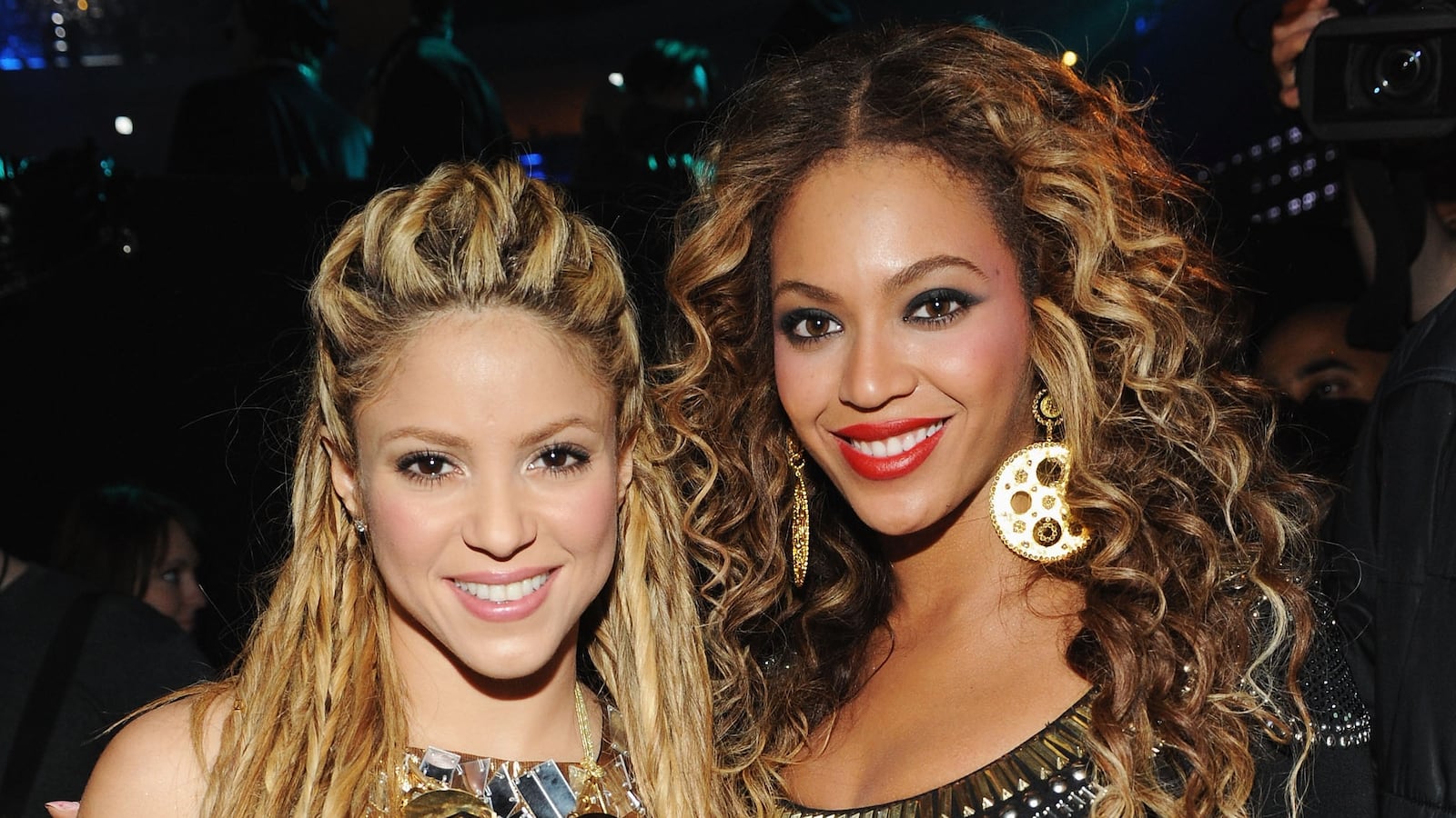 Singers Shakira and Beyonce poses for a picture backstage during the 2009 MTV Europe Music Awards