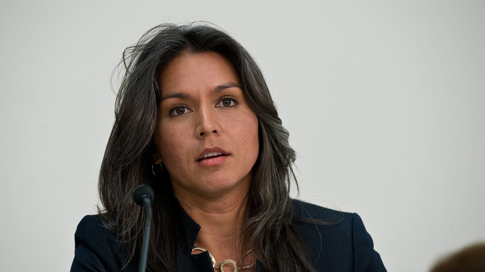 articles/2017/01/26/democratic-congresswoman-used-affiliates-of-a-violent-anti-semitic-political-party-to-take-tea-with-assad/170126-weiss-Tulsi-Gabbard-tease_gkwua4