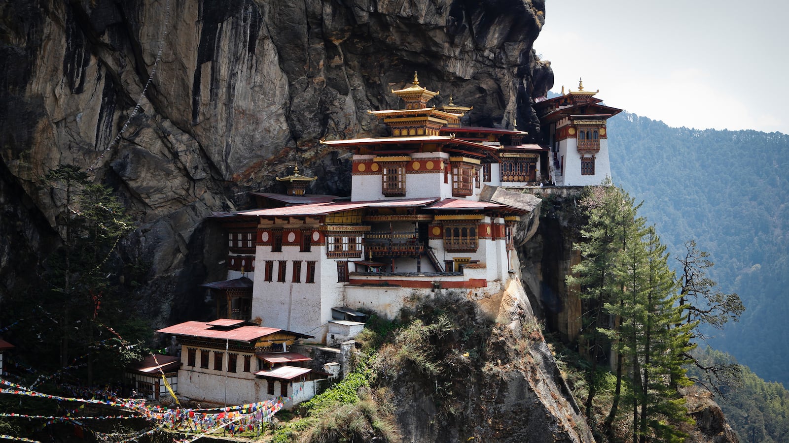 articles/2013/11/07/the-tiger-s-nest-may-make-you-start-planning-a-trip-to-bhutan/131106-strochlic-tigers-nest_ilk86y
