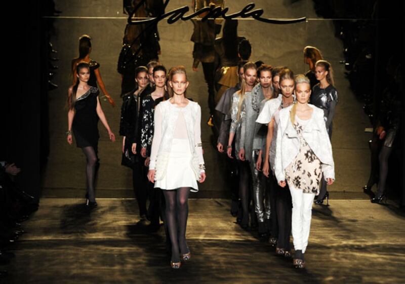 galleries/2010/02/16/fashion-week-day-6/fashion-week-wrap-4---badgley-mischka-2_xpryya