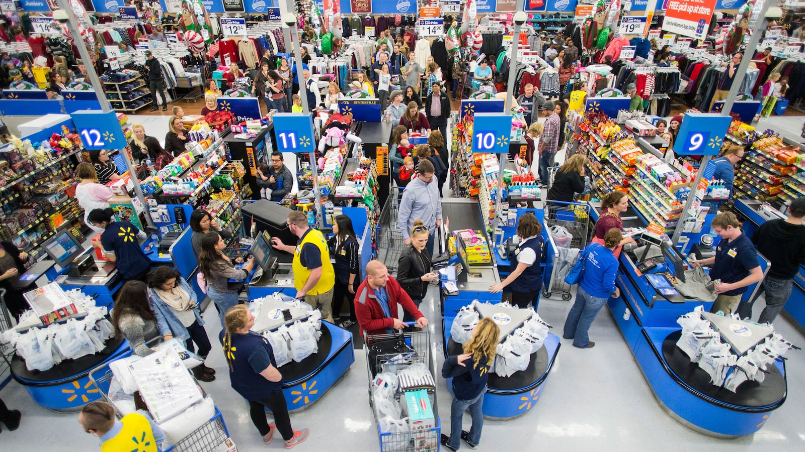 galleries/2016/11/25/black-friday-madness/161125-black-friday-gallery-tease_orhfwv