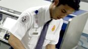 cheats/2010/01/03/us-cracks-down-on-air-security/clive-airline-security-baggage-check_71942_t2siey