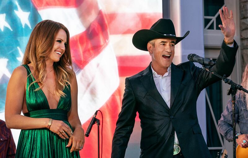 "The Hunting Wives" cast.