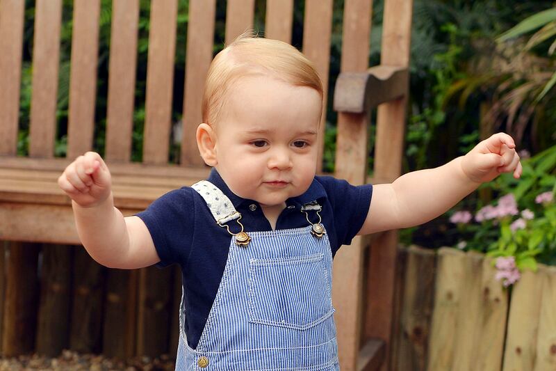 articles/2015/07/22/modern-family-meets-royal-duty-prince-george-turns-2/140721-prince-george-lookbook-tease_hhtmff