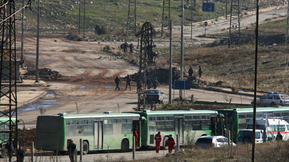 cheats/2016/12/15/syrian-forces-fire-on-aleppo-convoy/161215-aleppo-evacuation-cheat_nwgdif