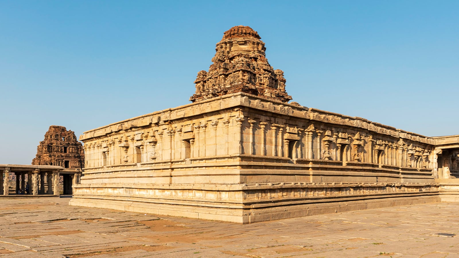 191203-Houlis-Hampi-India_s-Lost-Temple_City-temple-tease_ualmkt