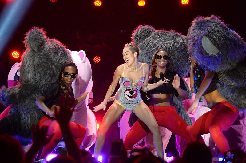 galleries/2013/09/02/the-daily-beast-picks-the-best-of-the-summer-photos/end-summer-miley_dcxcfl