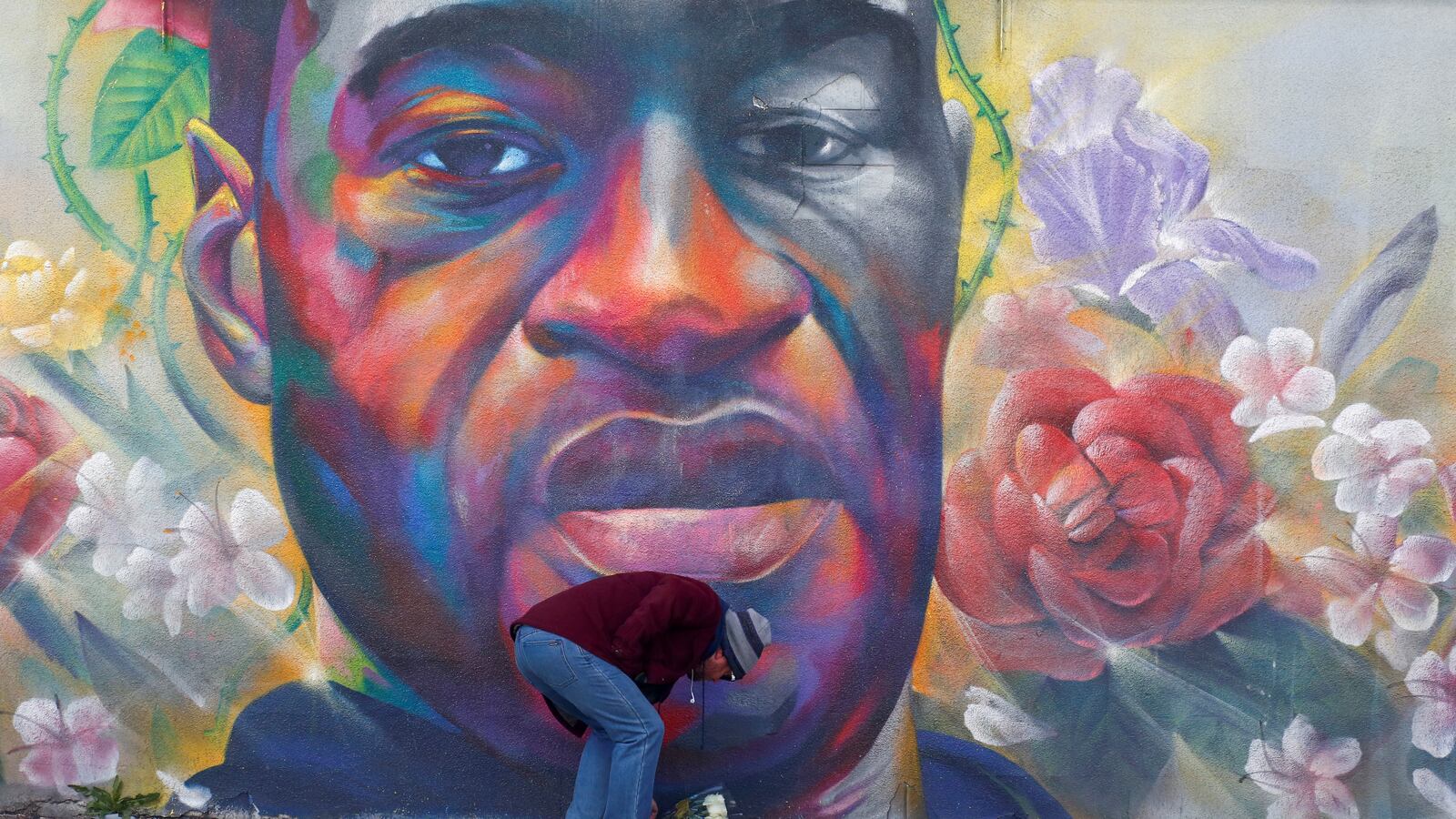 2021-04-20T234022Z_988187330_RC2ZZM94WD1I_RTRMADP_3_USA-RACE-GEORGEFLOYD_xl5nnq